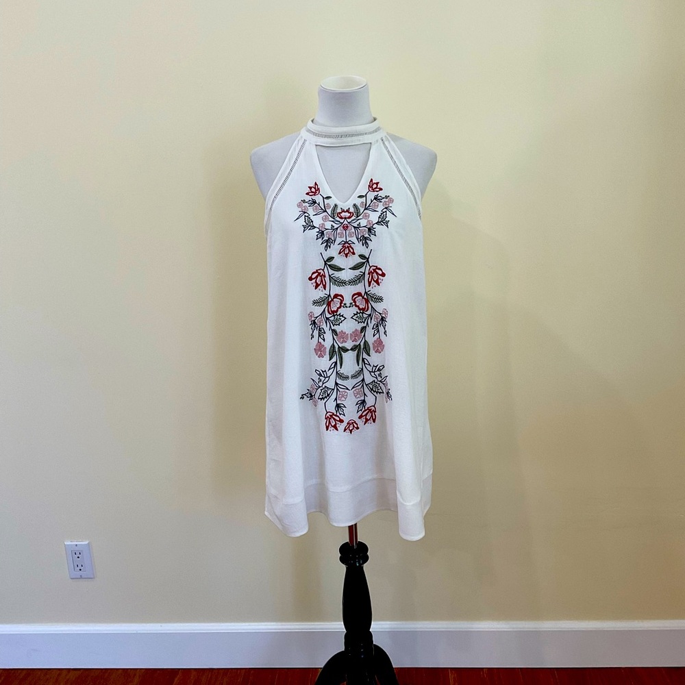 Women’s Mi Ami White Halter Dress with Floral Embroidery Design
